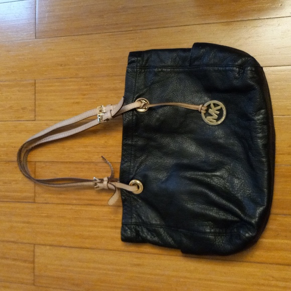 Michael Kors black bag. Used. - Picture 1 of 6
